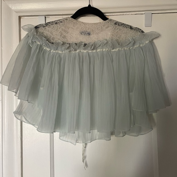 Pale Clue Sheer Lace Caplet - Picture 2 of 3